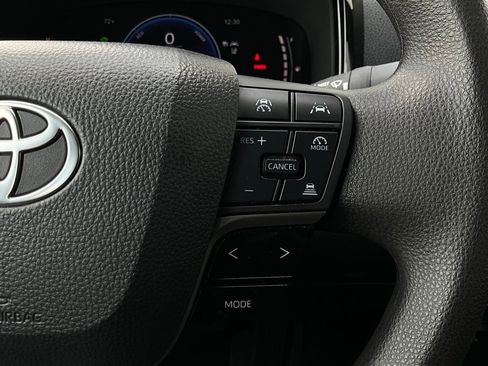 Used 2025 Toyota Camry LE image 33