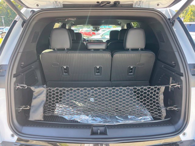 New 2027 Chevrolet Traverse RS w/ LPO, Floor Liner Package FWD image 6