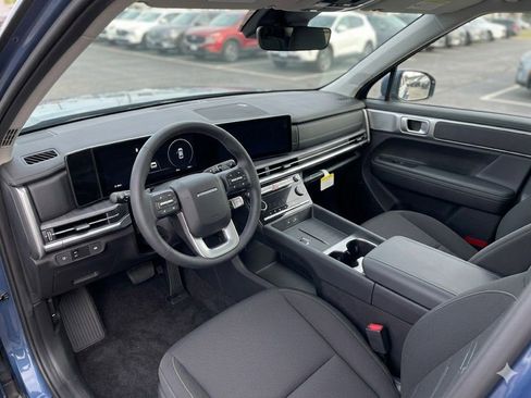 Used 2025 Hyundai Santa Fe SEL AWD/4WD image 2