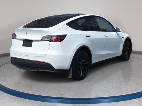 Used 2024 Tesla Model Y Long Range image 5