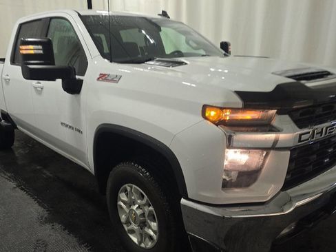 Used 2022 Chevrolet Silverado 2500 LT w/ Convenience Package image 2