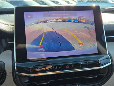 Certified 2022 Jeep Compass Limited image 29