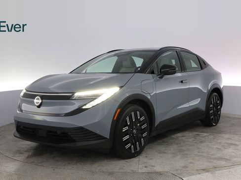 Used 2026 Nissan Leaf Platinum+ w/ Floor Mat Package (Platinum+) FWD image 2