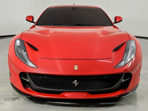 Used 2019 Ferrari 812 Superfast RWD image 4