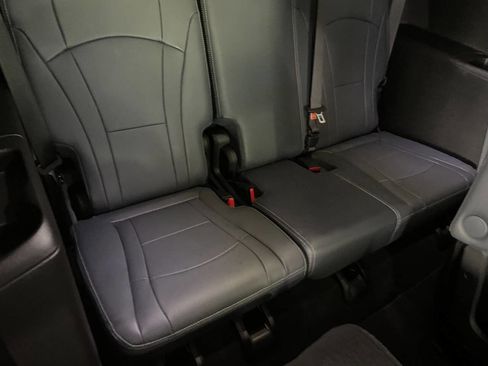 Used 2018 Buick Enclave Essence image 29