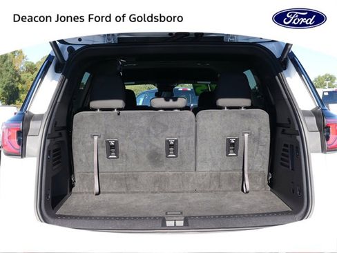 Used 2025 GMC Acadia Elevation image 14