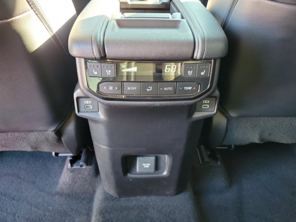 Used 2024 Toyota Grand Highlander AWD image 15