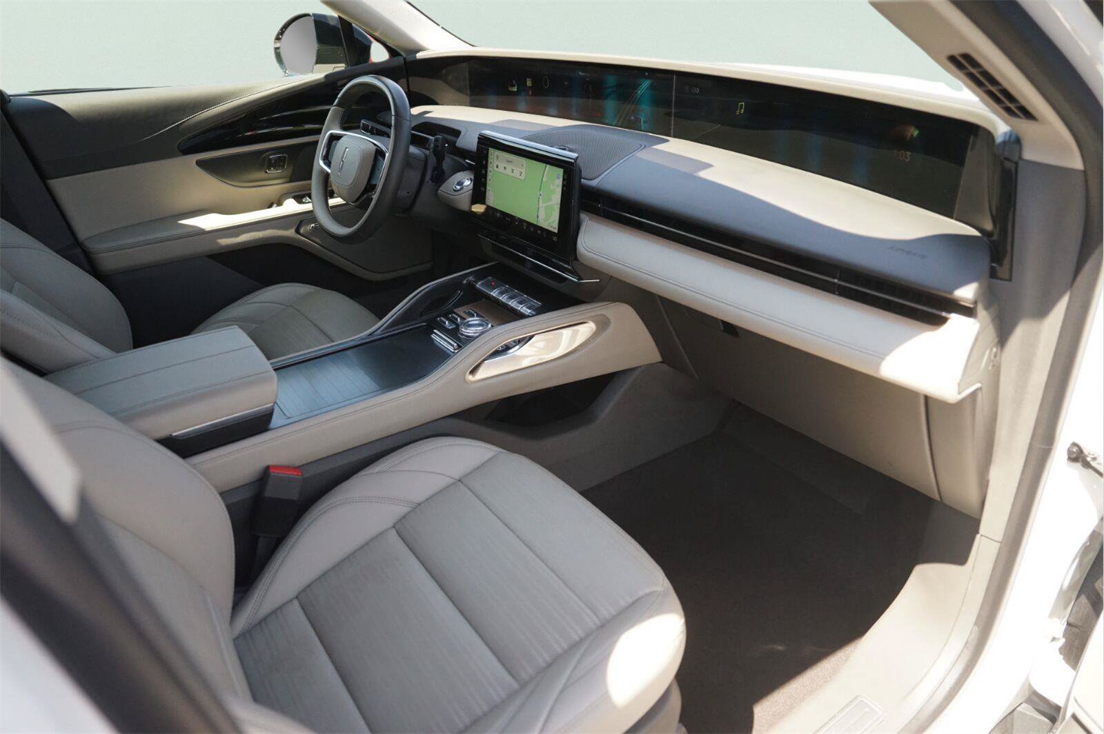 Used 2025 Lincoln Nautilus Reserve AWD/4WD image 18
