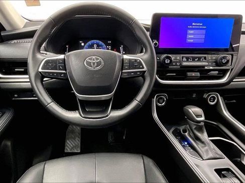 Used 2025 Toyota Grand Highlander AWD image 4