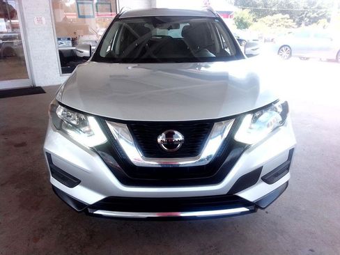 Used 2020 Nissan Rogue SV FWD image 3