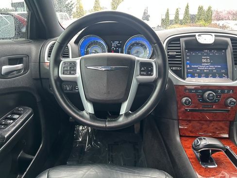 Used 2014 Chrysler 300 image 7