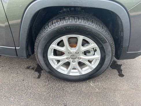 Used 2022 Jeep Cherokee Latitude Lux w/ Sun & Sound Group AWD/4WD image 47