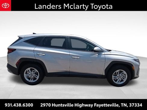 Used 2025 Hyundai Tucson SE FWD image 2