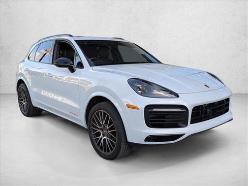Used 2023 Porsche Cayenne image 3
