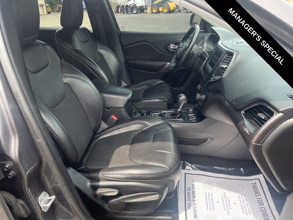 Used 2019 Jeep Cherokee Latitude Plus w/ Comfort/Convenience Group AWD/4WD image 18
