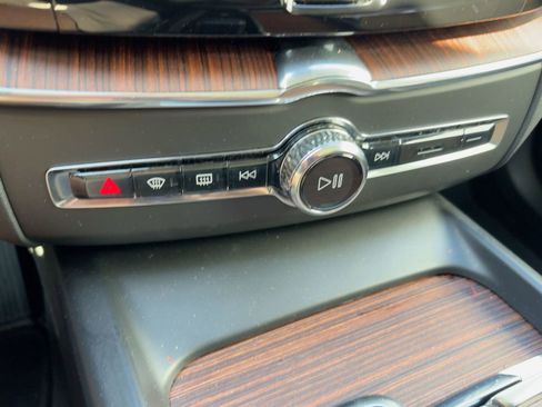 Certified 2023 Volvo XC60 B5 Plus w/ Climate Package image 18