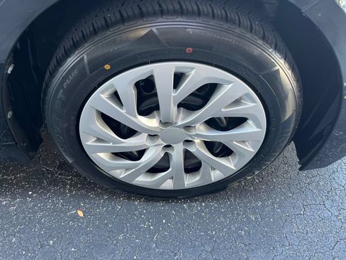 Used 2020 Toyota Corolla LE FWD image 31
