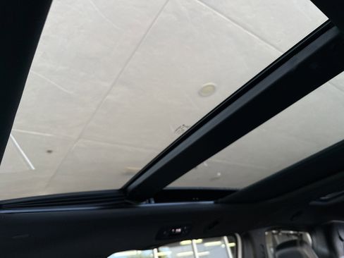 Used 2021 Chrysler Pacifica Limited w/ S Appearance Package image 35