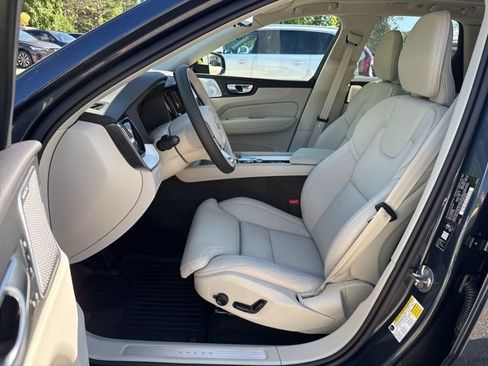 New 2026 Volvo XC60 B5 Ultra image 12