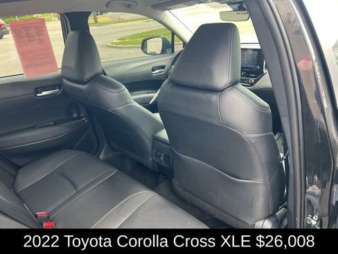 Used 2022 Toyota Corolla Cross XLE image 12