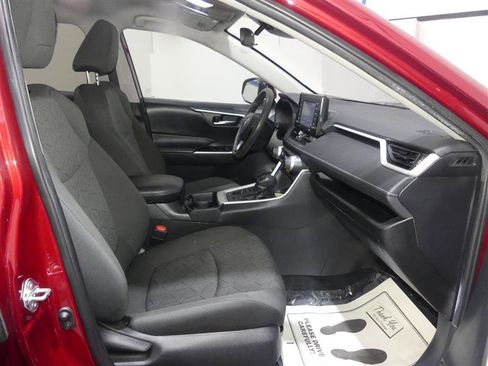 Used 2021 Toyota RAV4 XLE AWD/4WD image 22
