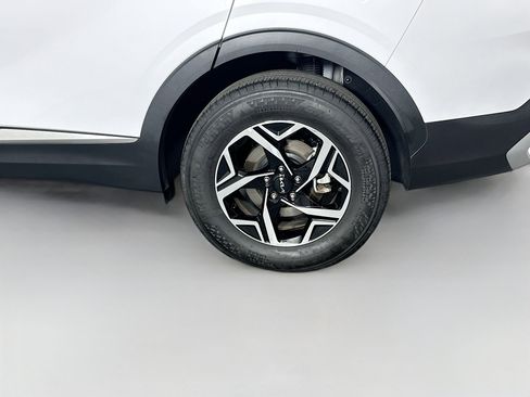 Used 2025 Kia Sportage LX image 11