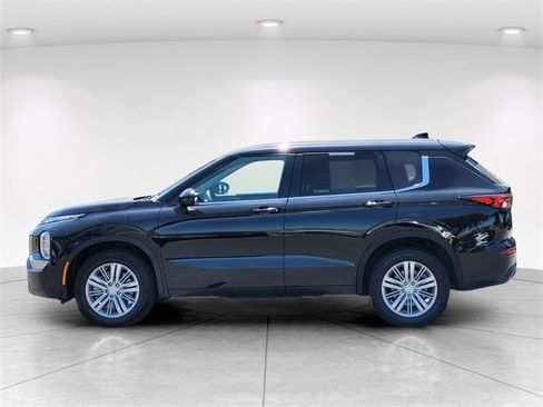 Used 2023 Mitsubishi Outlander ES image 7