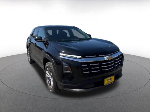 Used 2025 Chevrolet Equinox LT image 3