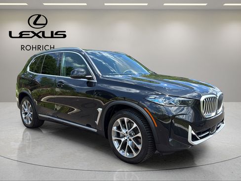 Used 2025 BMW X5 xDrive40i w/ Premium Package AWD/4WD image 4