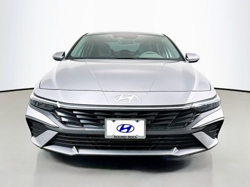 New 2026 Hyundai Elantra SE image 2
