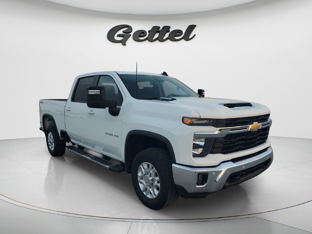 Used 2025 Chevrolet Silverado 3500 LT w/ Safety Package AWD/4WD image 3