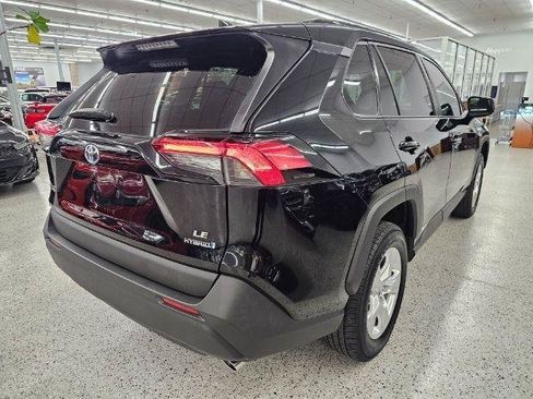 Used 2021 Toyota RAV4 LE AWD/4WD image 5