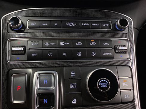 Used 2021 Hyundai Santa Fe Limited FWD image 18