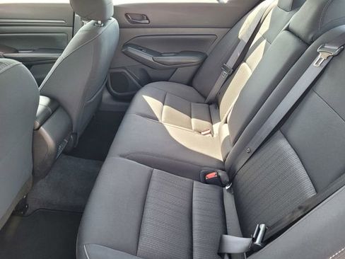 Used 2025 Nissan Altima 2.5 SV FWD image 8