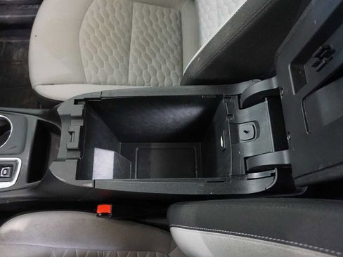 Used 2019 Chevrolet Equinox LS image 21