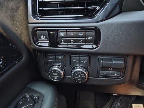 New 2026 GMC Yukon AT4 w/ AT4 Premium Plus Package AWD/4WD image 18