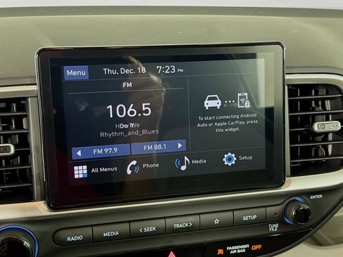 Certified 2025 Hyundai Venue SEL image 15