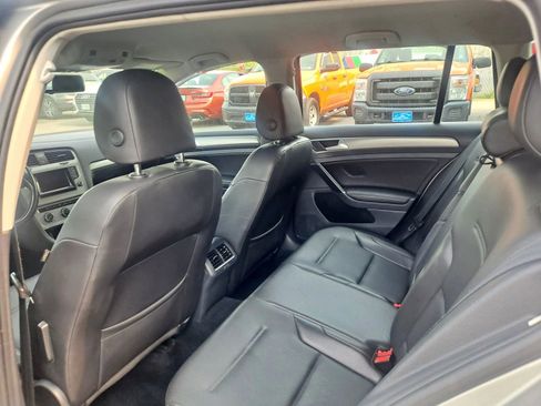 Used 2015 Volkswagen Golf TDI S FWD image 9