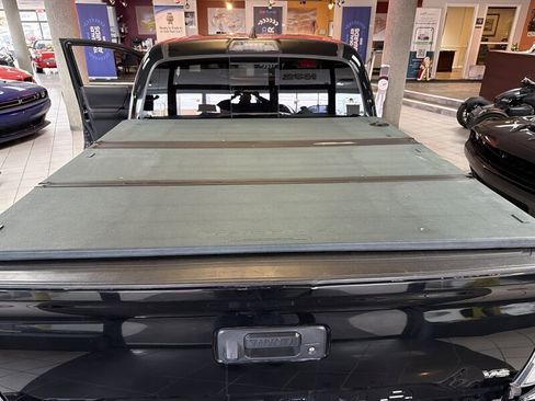 Used 2017 Toyota Tacoma TRD Off-Road image 31