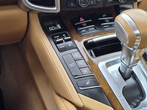 Used 2014 Porsche Cayenne S AWD/4WD image 30