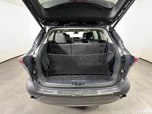 Used 2023 Toyota Highlander Platinum image 14