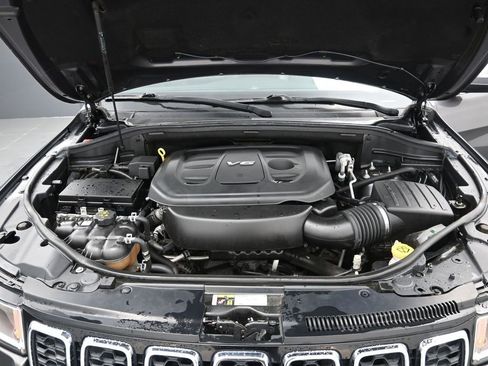 Used 2018 Jeep Grand Cherokee Limited AWD/4WD image 15