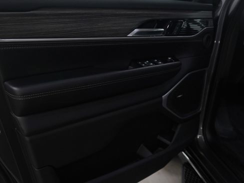 Used 2023 Jeep Wagoneer L Series II w/ Premium Group I image 23