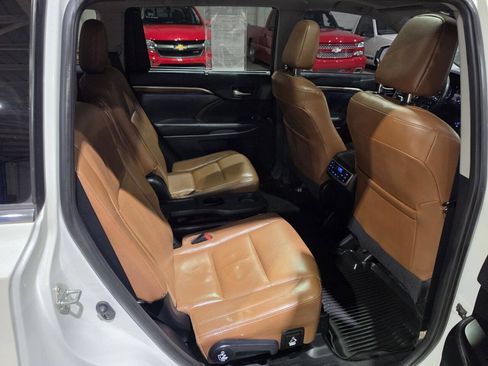 Used 2019 Toyota Highlander Limited Platinum AWD/4WD image 35