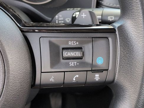 Used 2023 Nissan Rogue SV FWD image 25