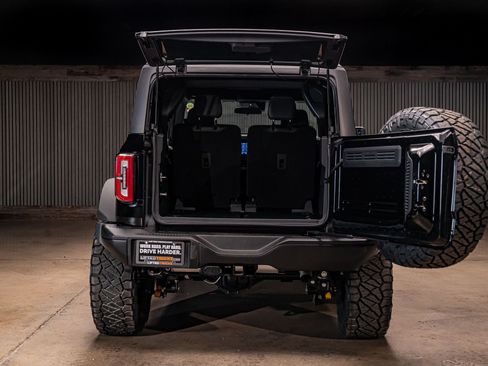 Used 2023 Ford Bronco Badlands w/ Sasquatch Package AWD/4WD image 9