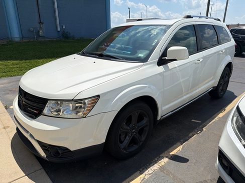Used 2020 Dodge Journey Crossroad FWD image 2