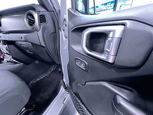 Used 2018 Jeep Wrangler Unlimited Sport S AWD/4WD image 35