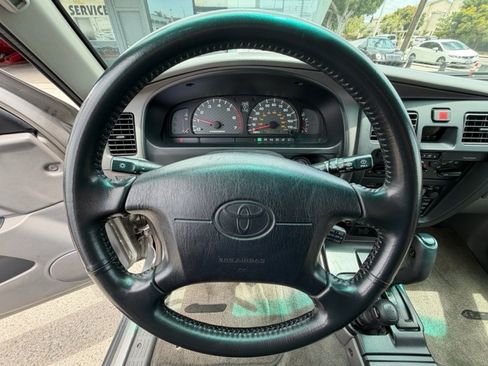 Used 2001 Toyota 4Runner SR5 AWD/4WD image 10
