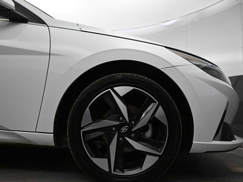 Used 2023 Hyundai Elantra Limited image 10